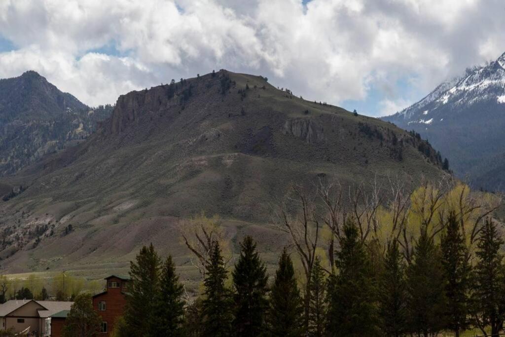 Bison Lodge - Lg Home - 2 Bedrooms - Less Than 5 Miles To Yellowstone North Entrance, Sleeps Up To 8 Gardiner Exterior foto