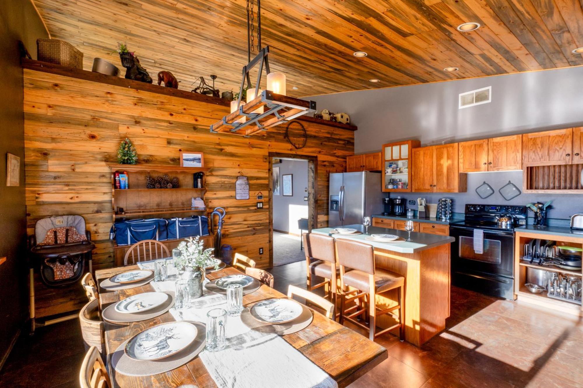 Bison Lodge - Lg Home - 2 Bedrooms - Less Than 5 Miles To Yellowstone North Entrance, Sleeps Up To 8 Gardiner Exterior foto
