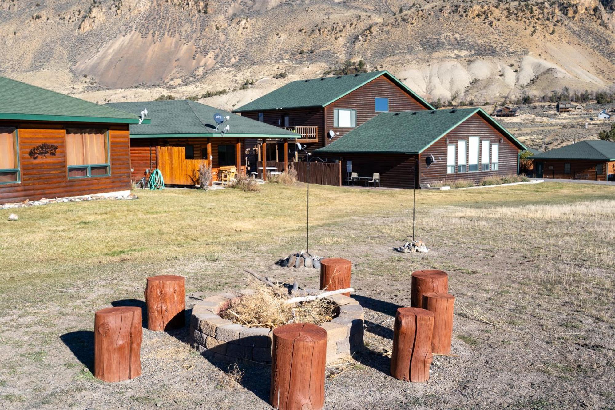 Bison Lodge - Lg Home - 2 Bedrooms - Less Than 5 Miles To Yellowstone North Entrance, Sleeps Up To 8 Gardiner Exterior foto