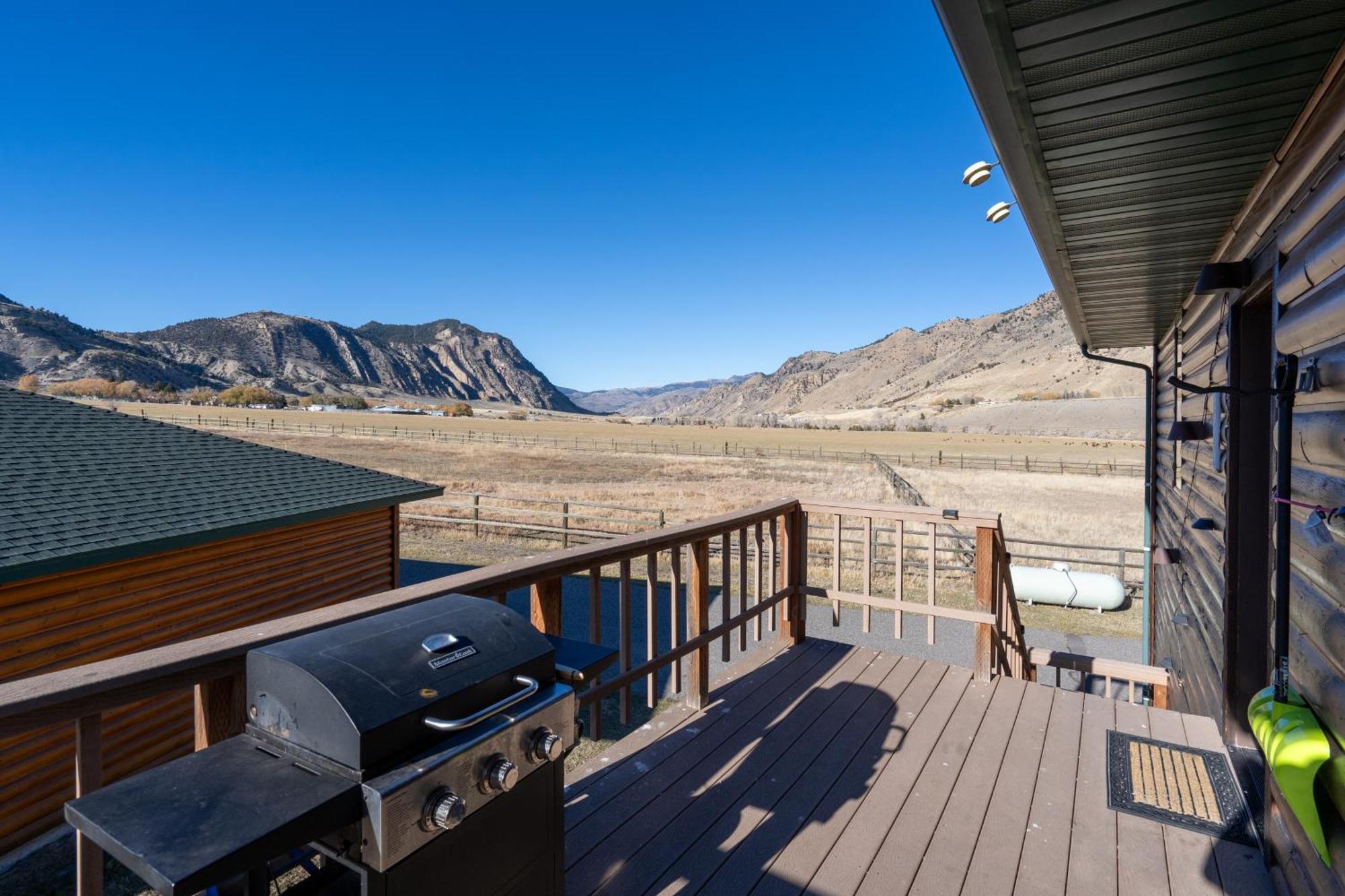 Bison Lodge - Lg Home - 2 Bedrooms - Less Than 5 Miles To Yellowstone North Entrance, Sleeps Up To 8 Gardiner Exterior foto
